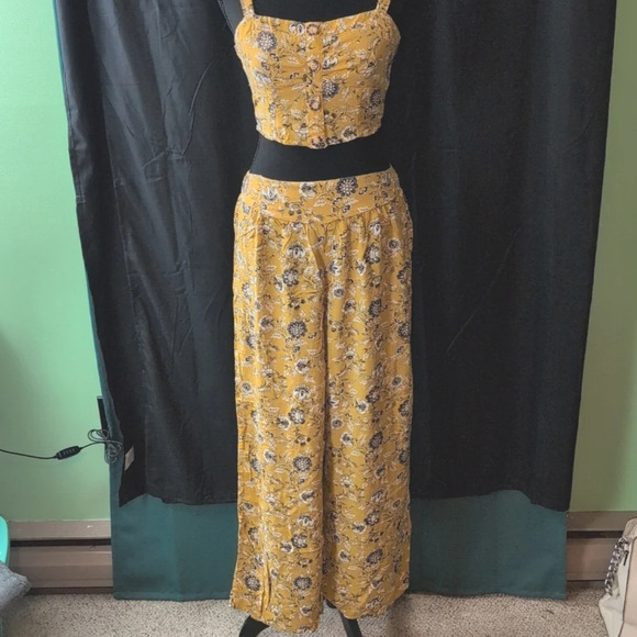 Live to be spoiled outfit. Small/Medium EUC. - Picture 1 of 10